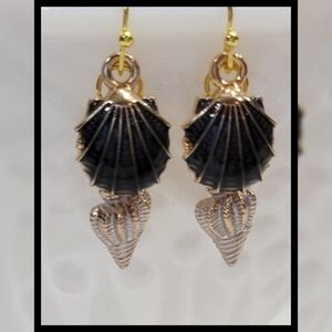 Elegant Gold and Black Beach Shell Earrings Hypoallergenic NEW